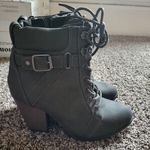 Heel boots